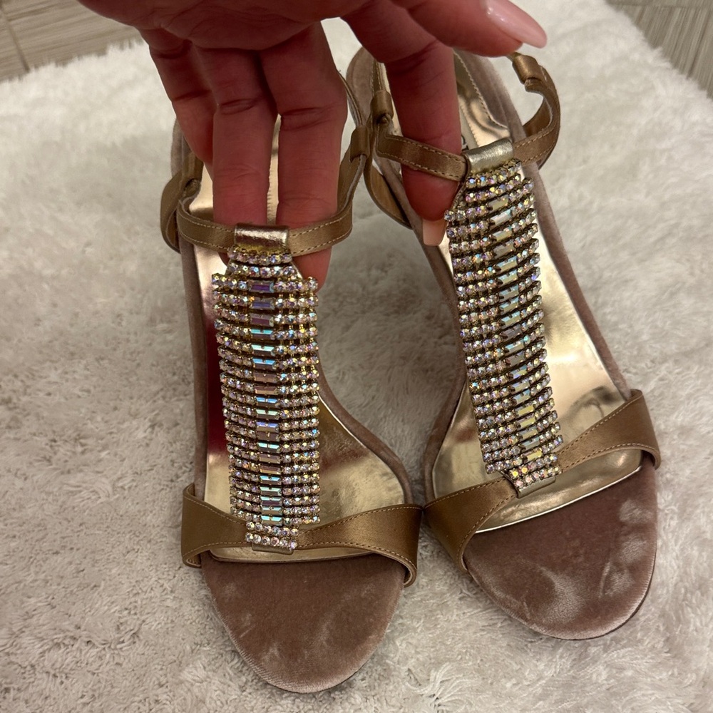 Badgley Mischka Java sandal beige Rhinestone Heel… - image 3